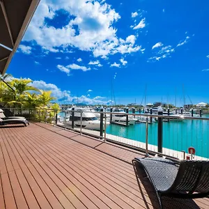 Airlie Marina-front Luxury At 10 The Cove Airlie Beach